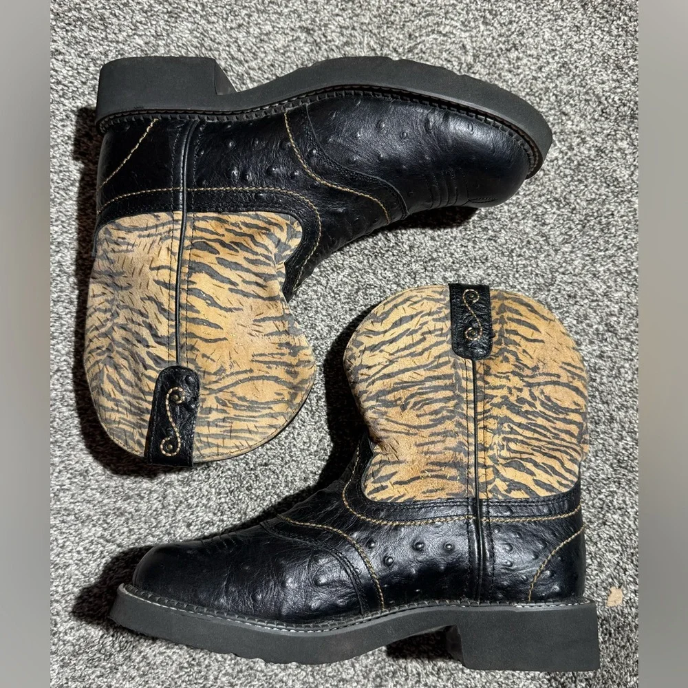 Justin Boots Black and Tan Heeled Boots - Picture 6 of 16